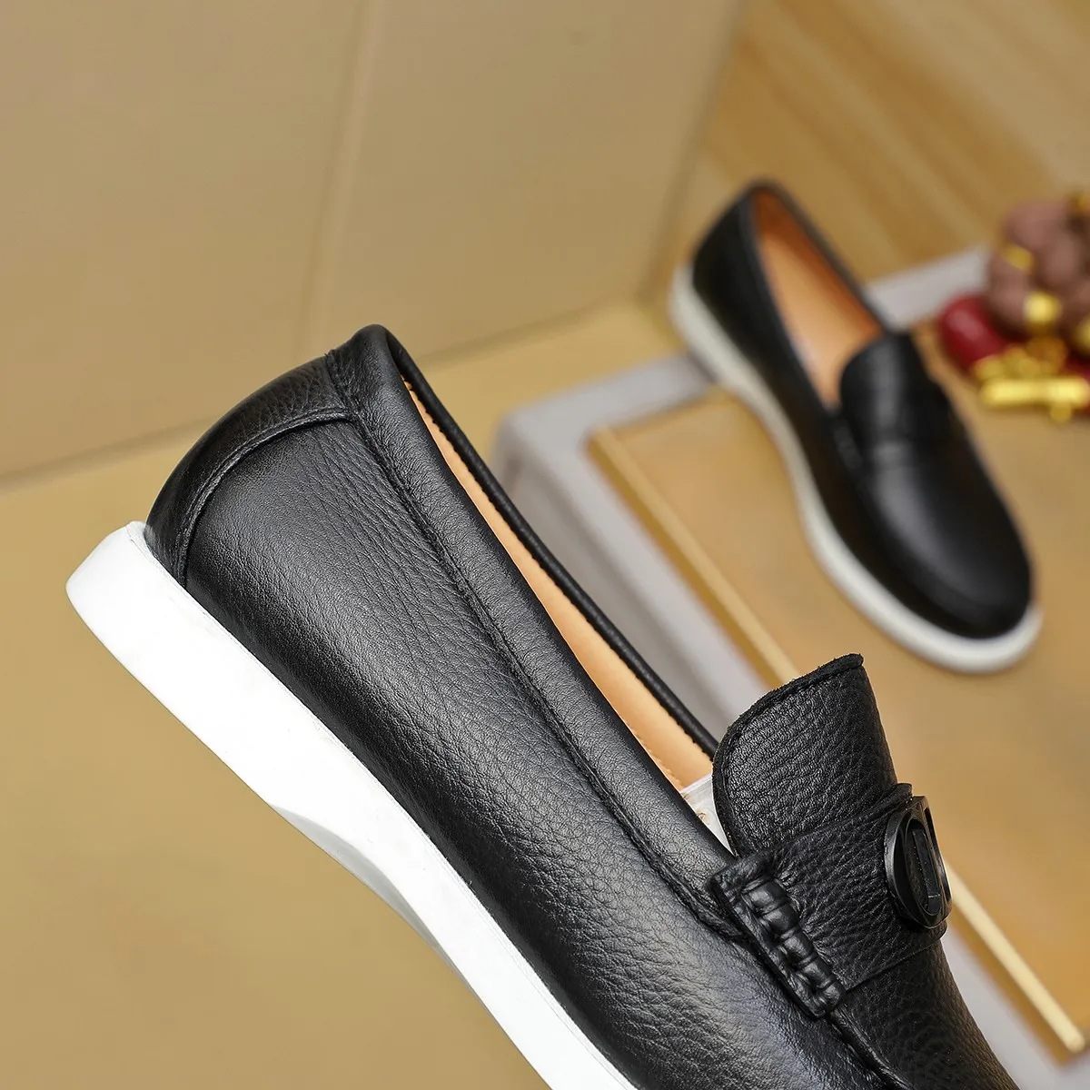 Men's clothing and shoes 💰460 💰🔥[Dior] High-end top-notch 🔝 purchasing agent 🔍🔍The latest 🇺🇸 counters are on sale simultaneously, original Italian brand · brand totem cloth sewn with brand cloth label · paired with calfskin · (high-end, nobility and class) exquisite workmanship (cow Leather lining) Sole: Original two-color sole ⚠️outsole specially provided by the original factory. Comfortable, wear-resistant, non-slip, real-life photoshoot🎬The real thing is more beautiful🔍Color: Color optional💕💕Number of yards: 39-44 (customized at 38.45.46)...